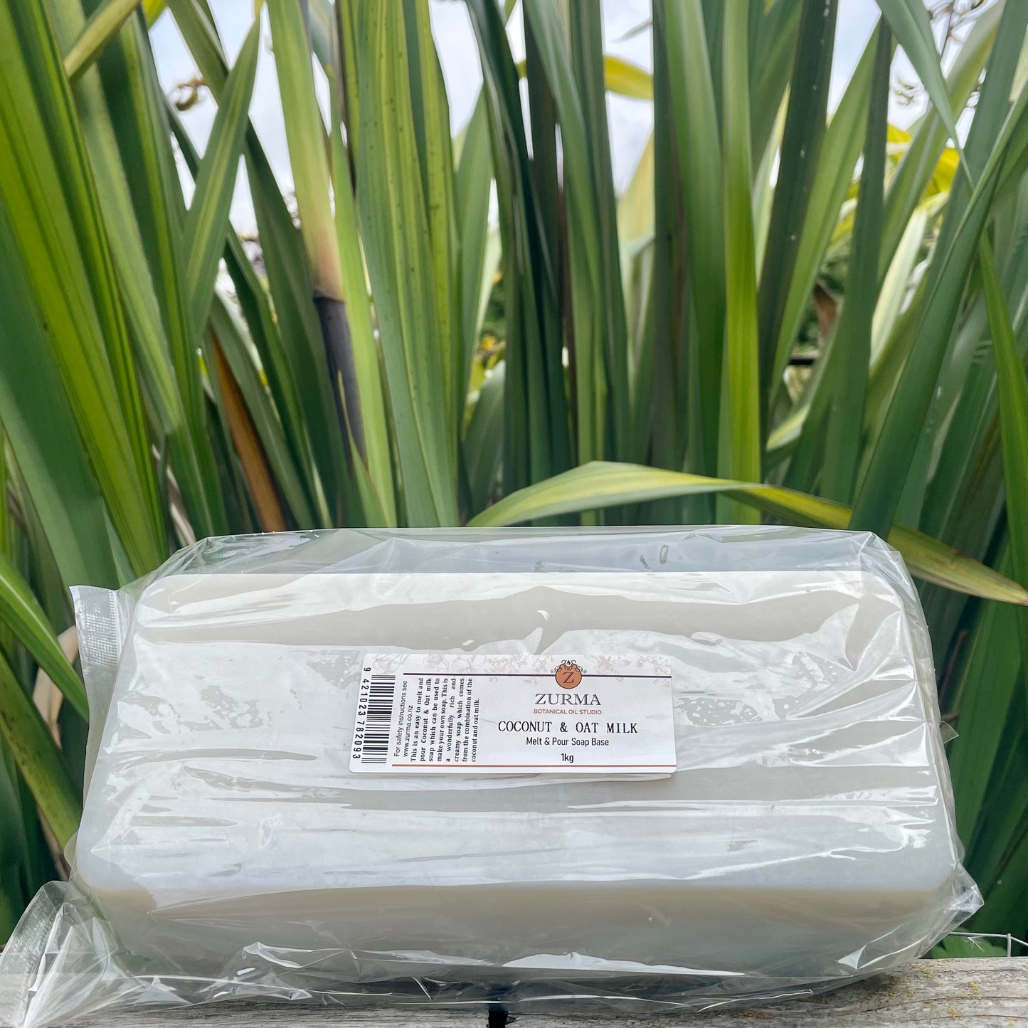 Melt & Pour Coconut with Kawakawa NZ Soap 1kg