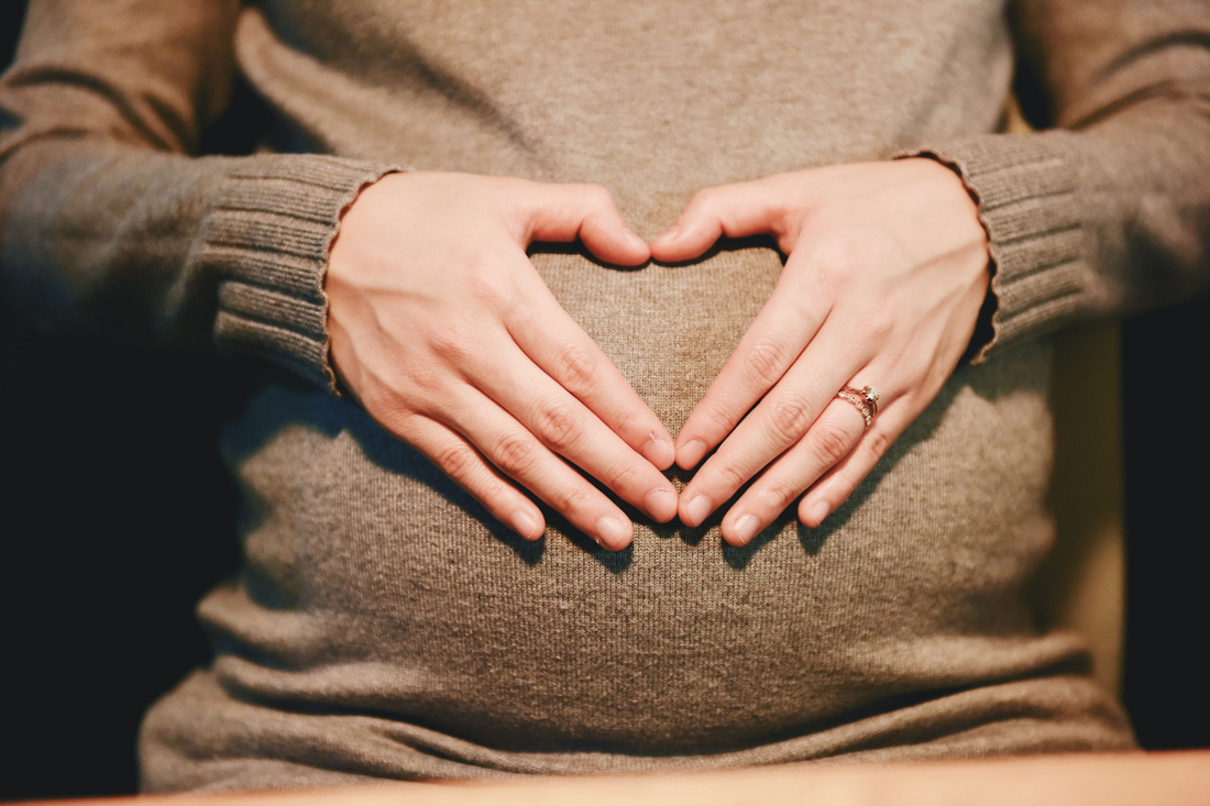 Pregnancy and Essential Oils: What’s Safe, What’s Not, and How to Use Them Wisely