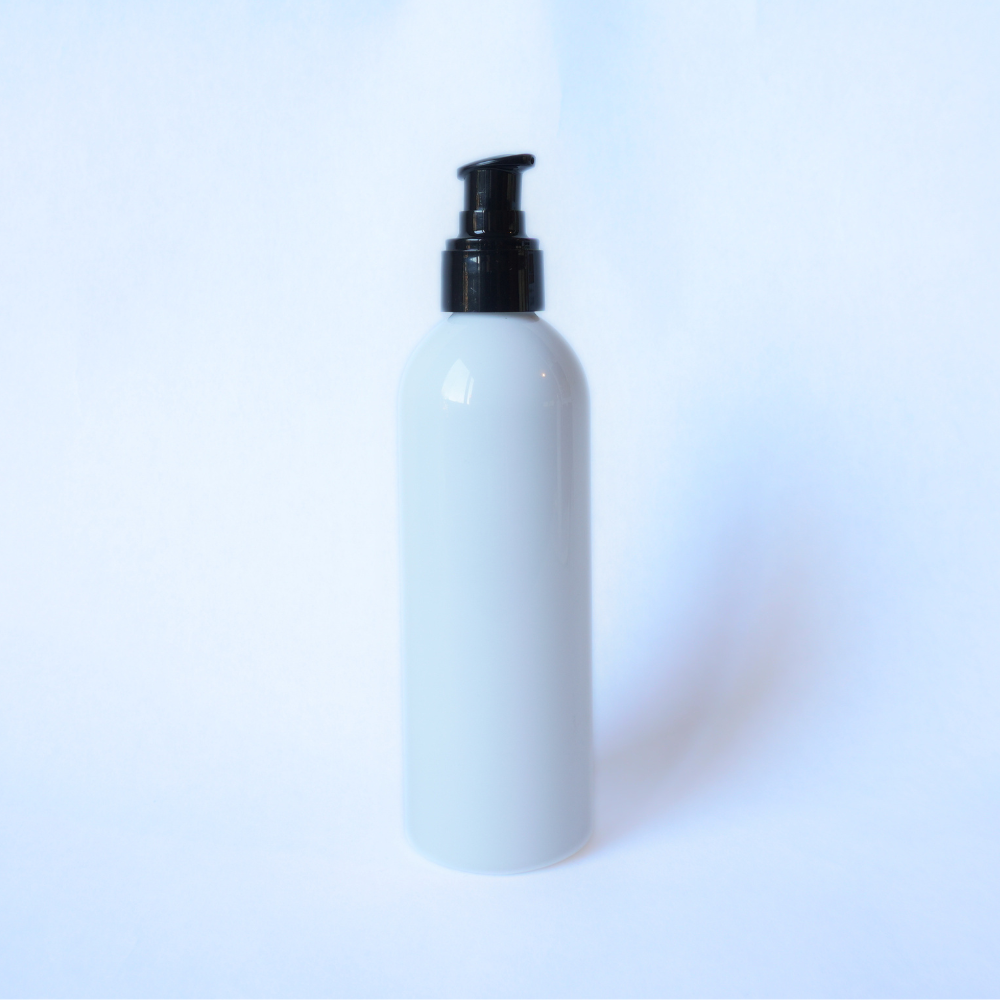 White Boston Plasitc Bottle 250ml with 24mm Black Lotion Top