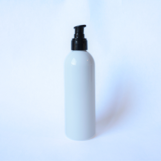 White Boston Plasitc Bottle 250ml with 24mm Black Lotion Top
