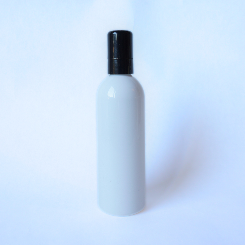 White Boston Plasitc Bottle 250ml with 24mm Black Lotion Top