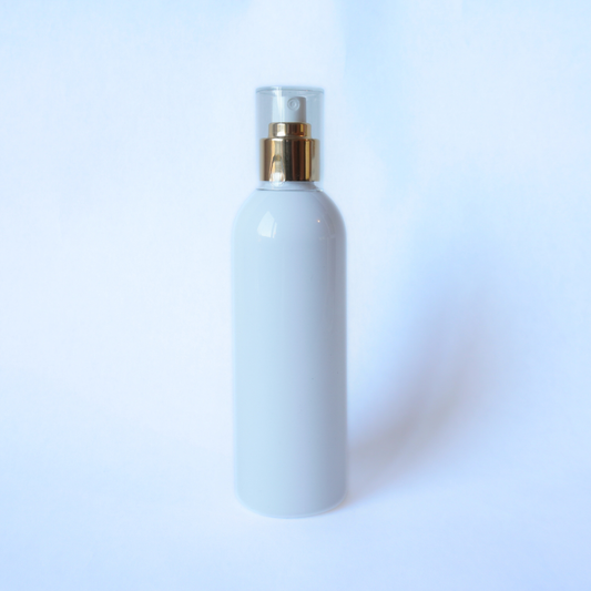 White Boston Plasitc Bottle 250ml with 24mm Gold Spray Top